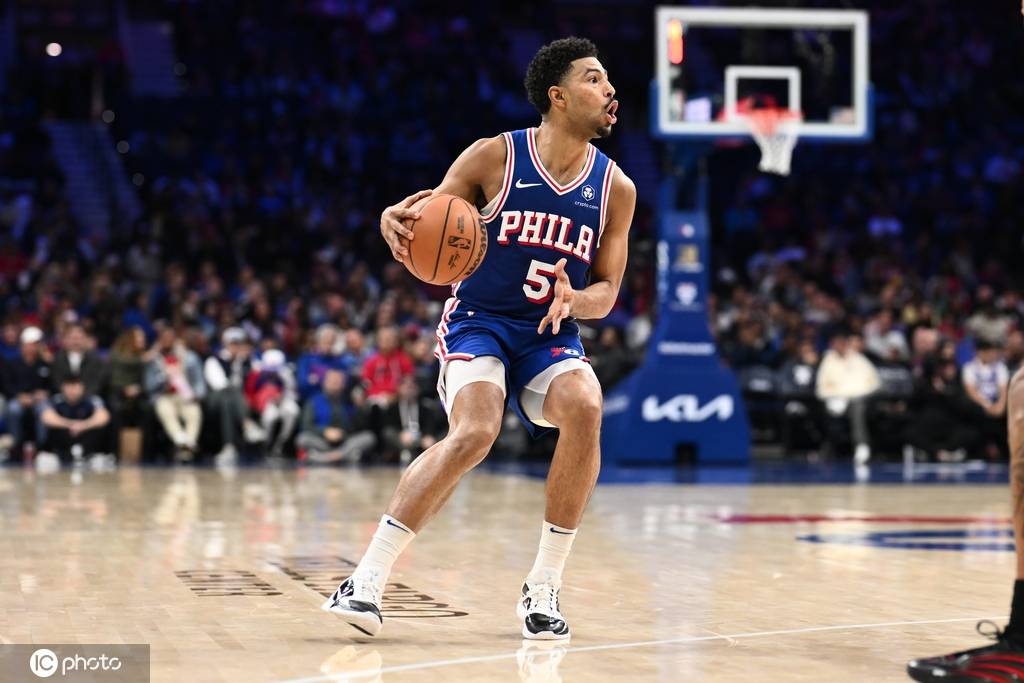 格莱姆斯1年870万资质报价重返76人 新季有交易否决权